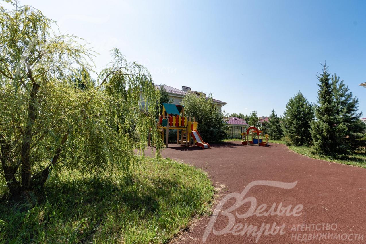 Детская площадка в поселке Ново-Никольское