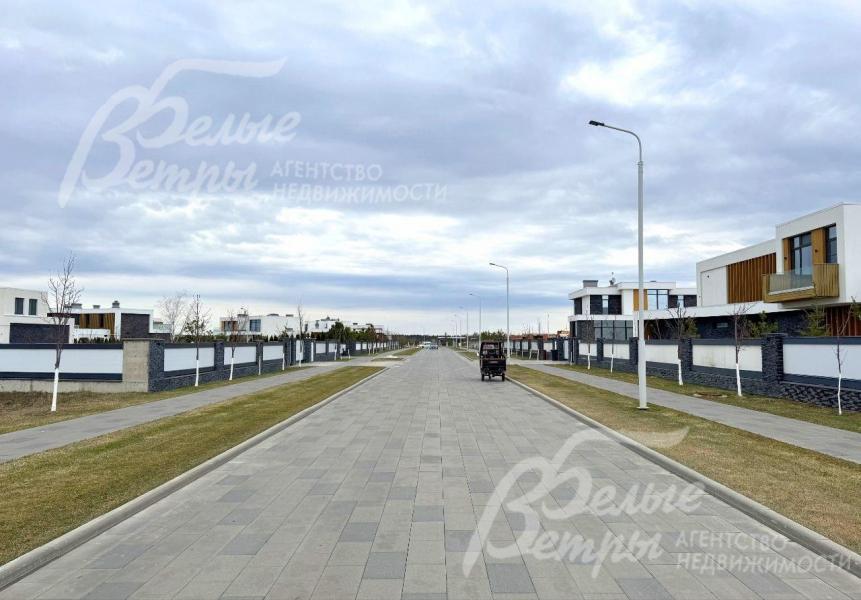 в поселке широкие дороги