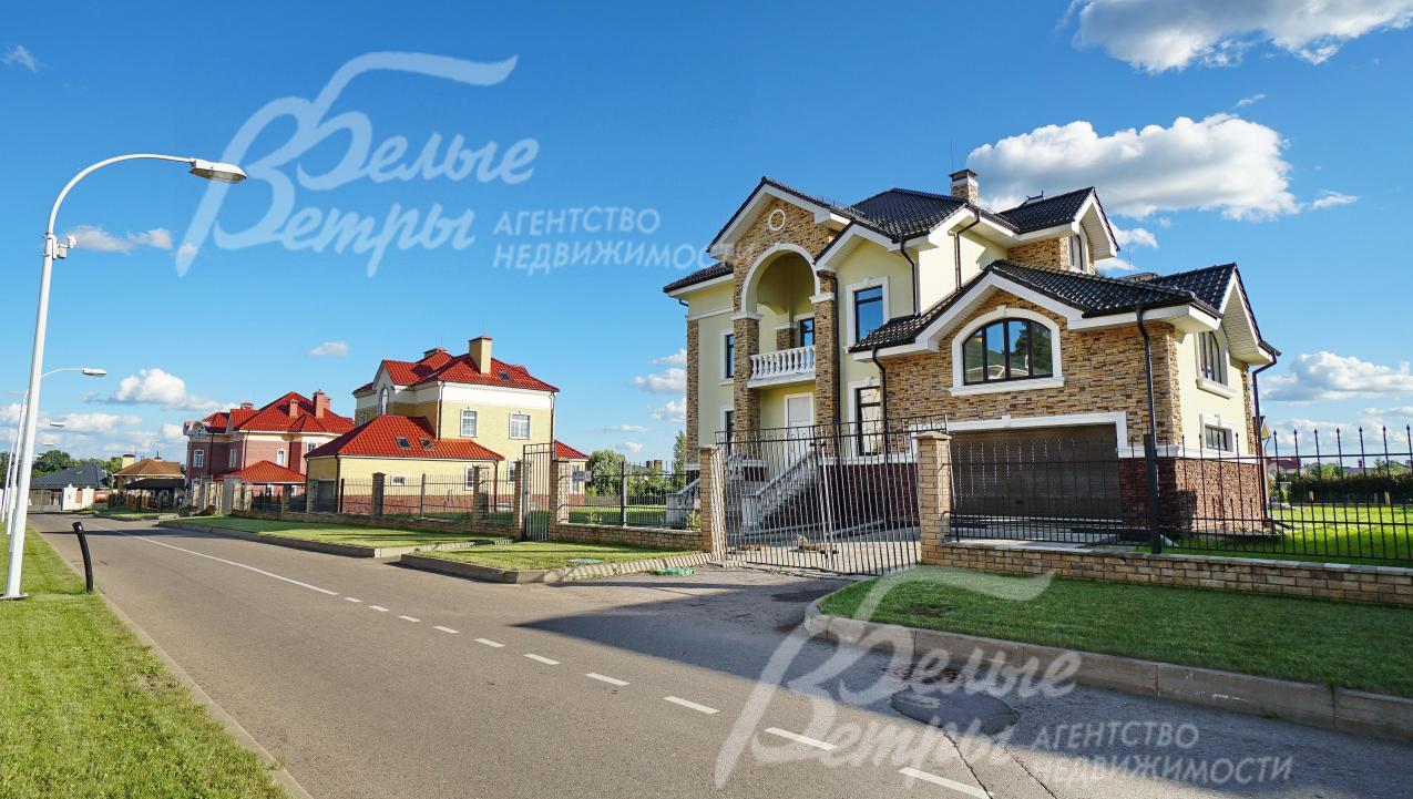 Статусные соседи в коттеджном поселке