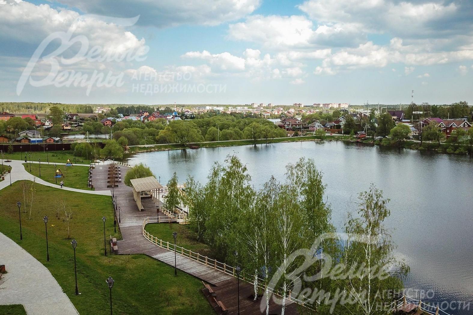 Озера на территории поселка Александровы пруды