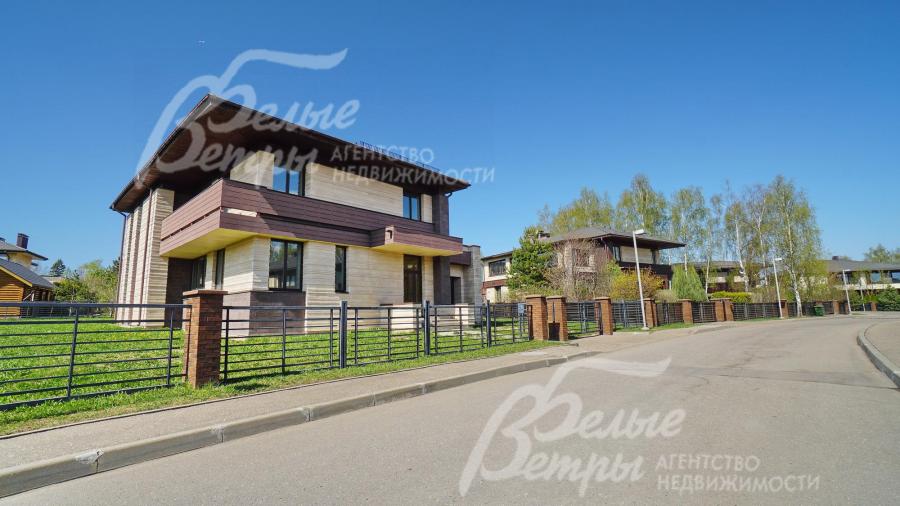 Поселок застроен в едином архитектурном стиле