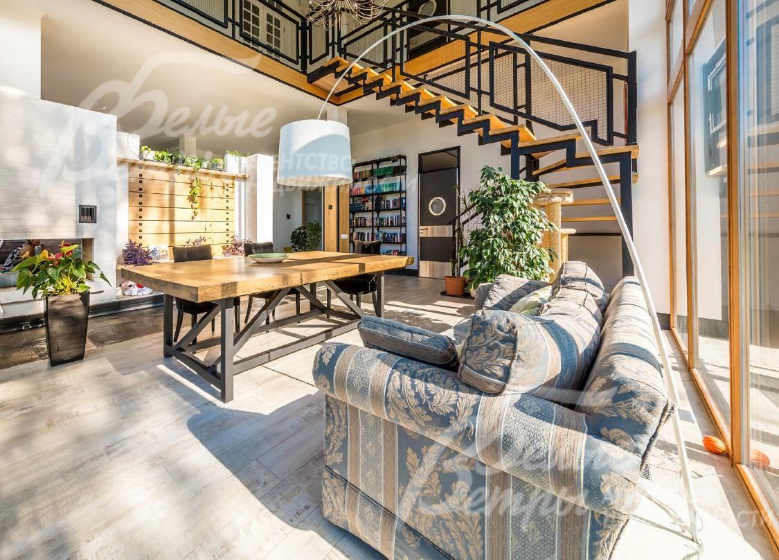 Дизайнерская отделка дома в стиле лофт