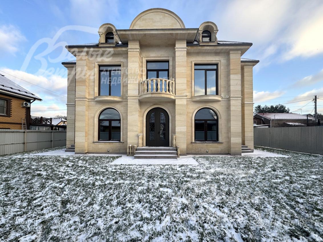 Уникальный для России фасад отличается сложной архитектурной проработкой и дорогостоящим декором