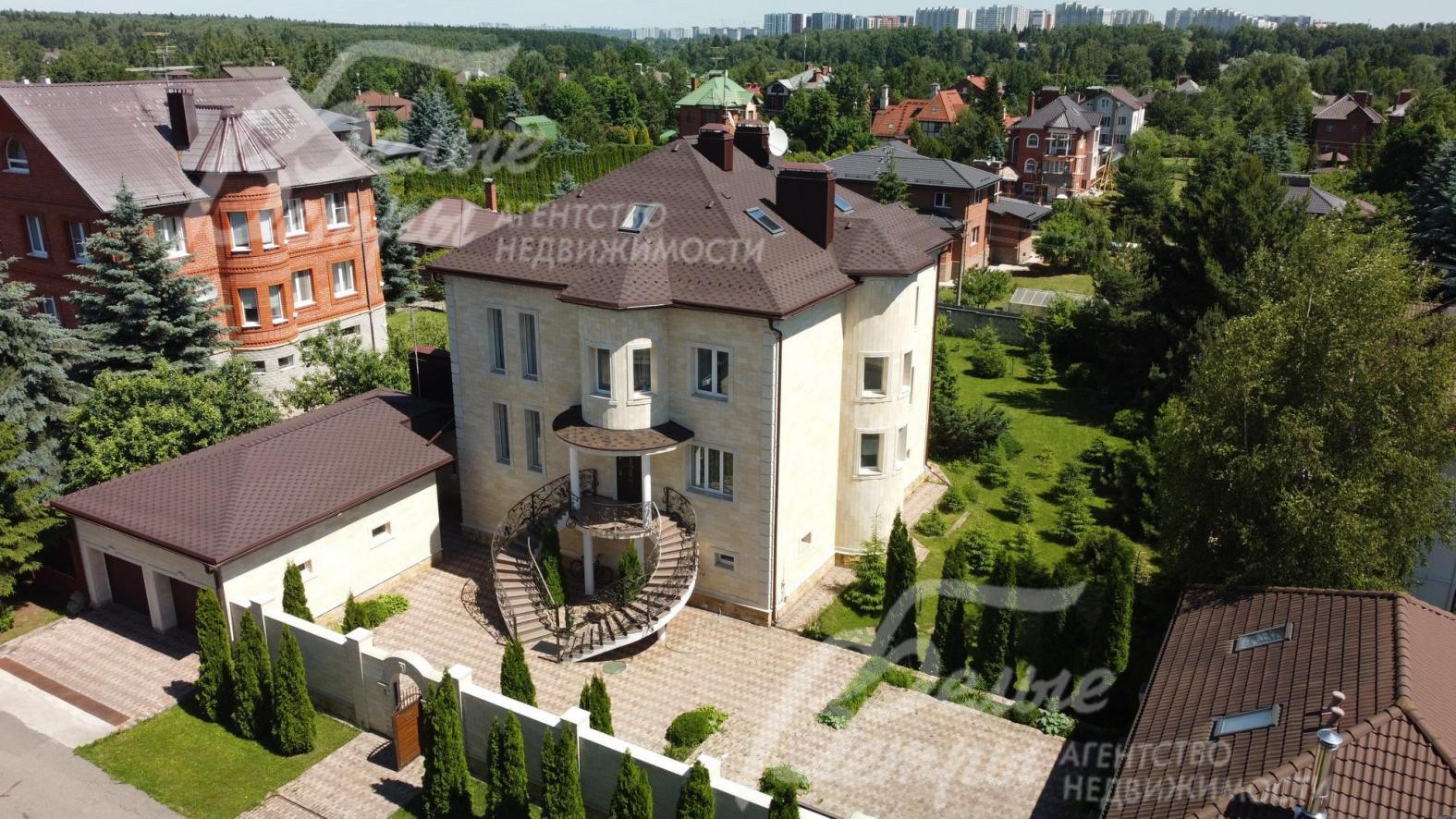 Кирпичный дом с мебелью на участке площадью 15 соток в охраняемом коттеджном поселке Согласие-1