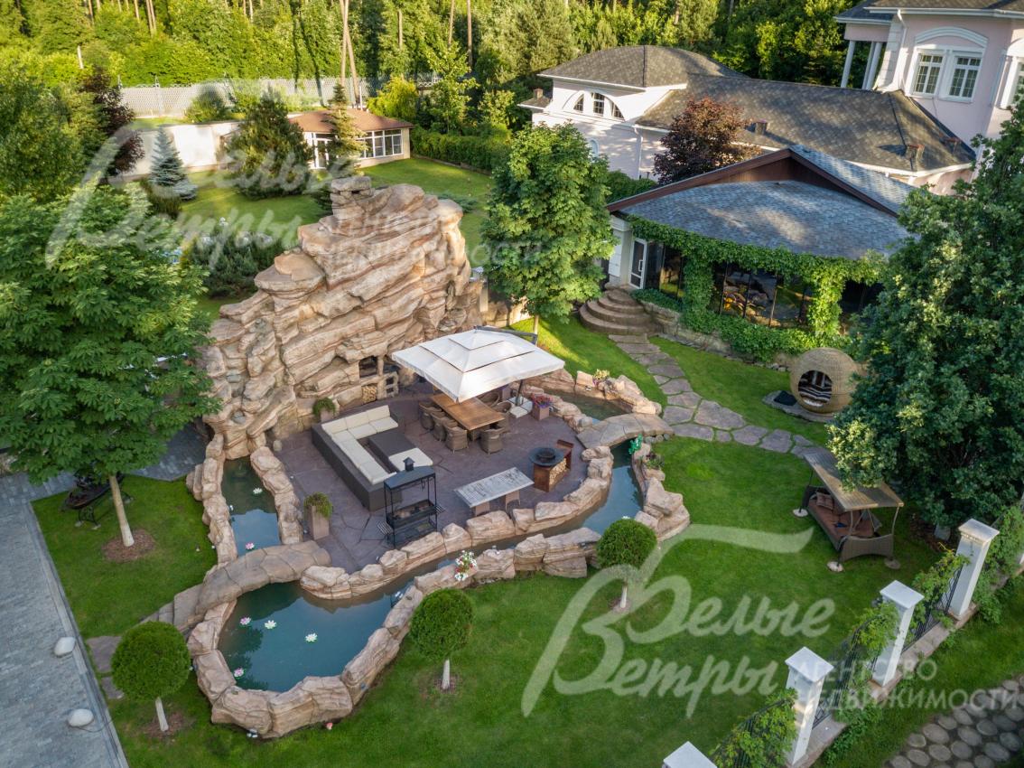 Авторский ландшафтный дизайн участка с водопадом