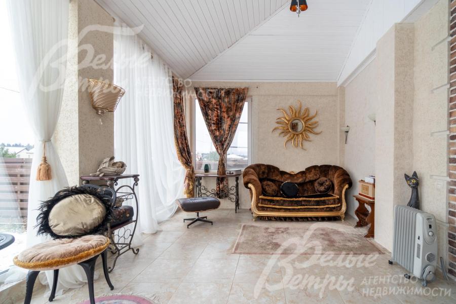 В жилых помещениях размещена деревянная мягкая мебель итальянского бренда Giorgio Casa