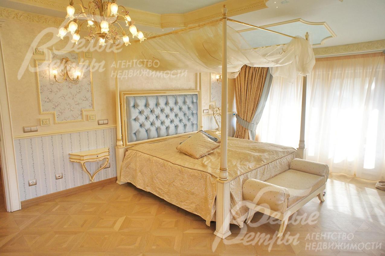 Сложные многоуровневые потолки в спальнях