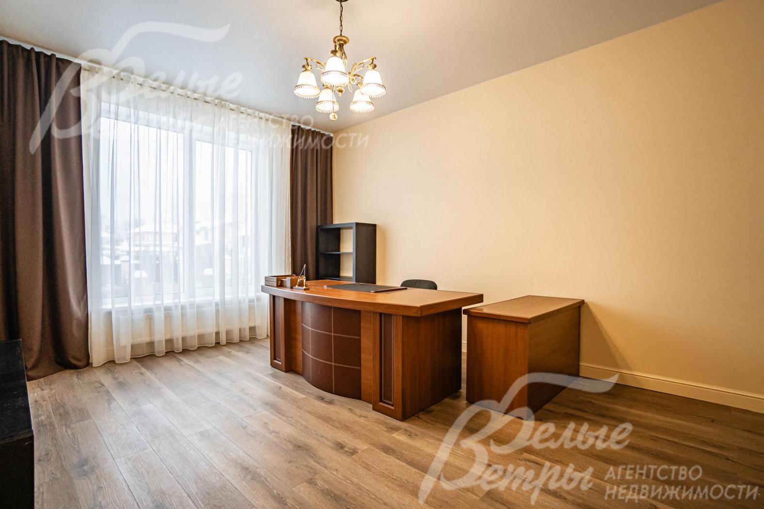 Мебель в кабинете - массив ценных пород дерева