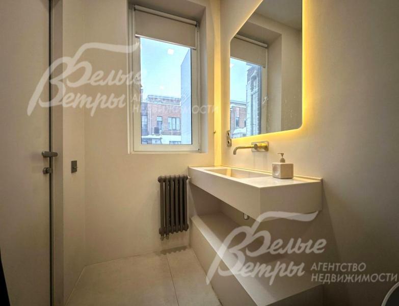 Во всех санузлах раковины выполнены из матового искусственного камня