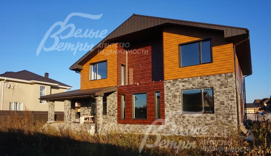 Дом с террасой в коттеджном поселке с центральными коммуникациями