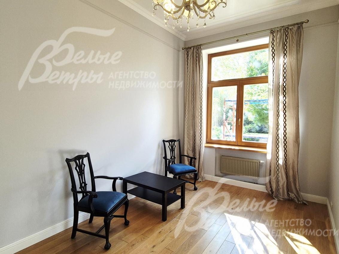 Кабинет (спальня) на первом этаже.