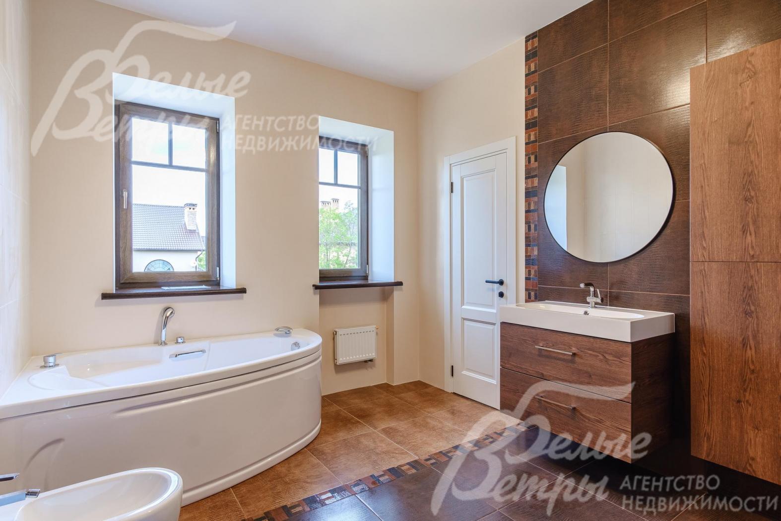 Санузел с ванной и душевой кабиной