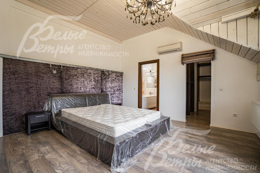 Спальня 21 кв.м с санузлом, гардеробной и выходом на балкон