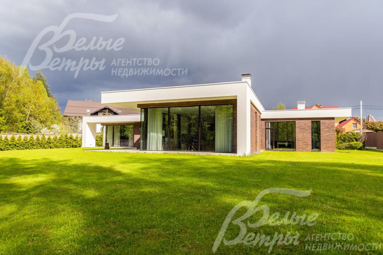 Панорамное остекление во всём доме.