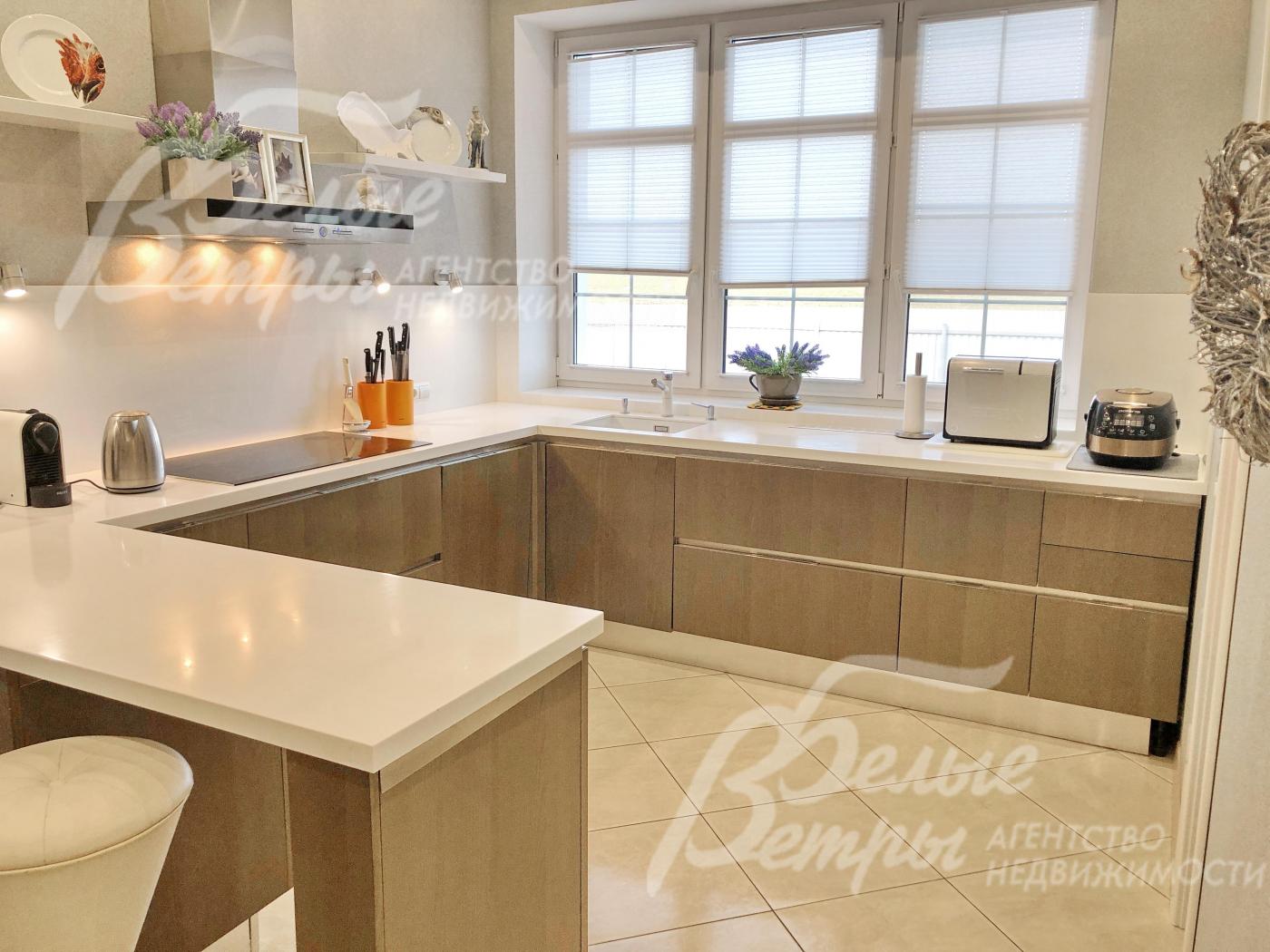 Кухня в современном стиле площадью 15 кв.м