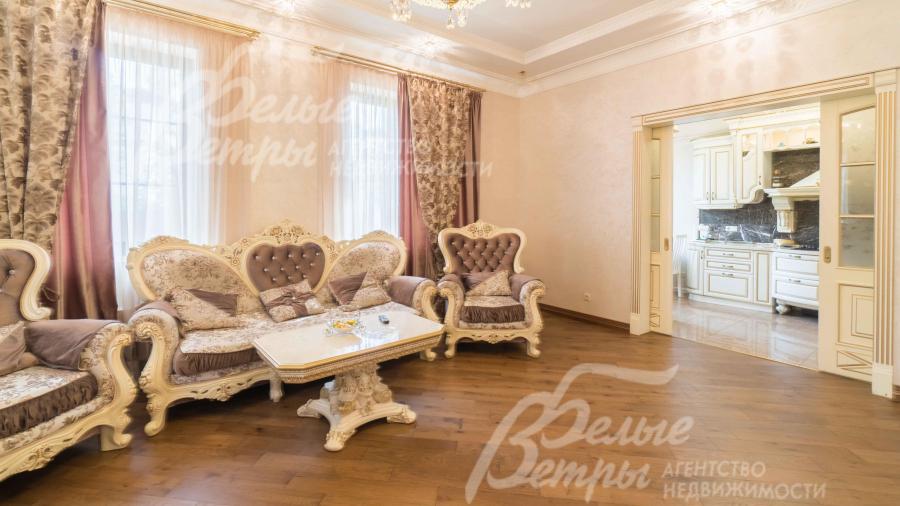 Гостиная с переходом в кухню