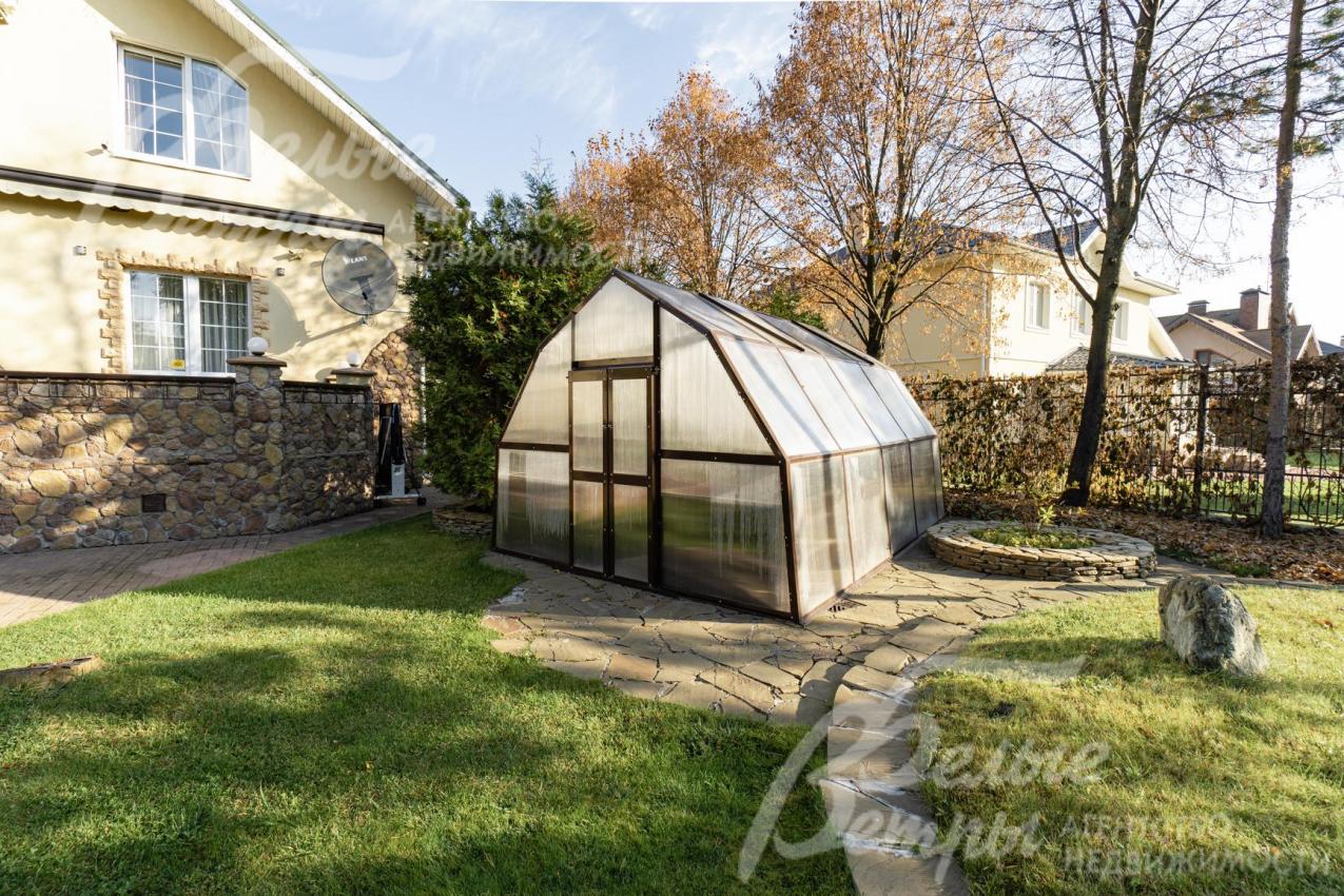 теплица с УФ-зашитой и инфракрасным отоплением