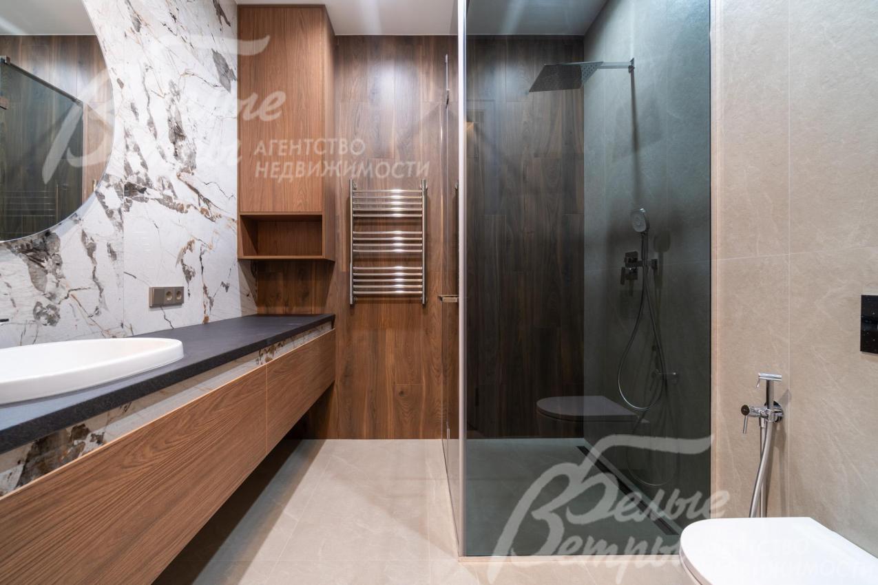 Санузел на 1-ом этаже с душевой