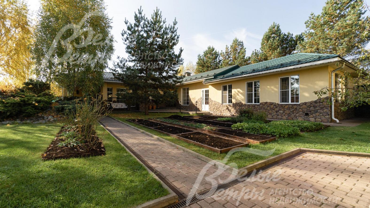 Вспомогательное одноэтажное строение 133 кв.м с бассейном 