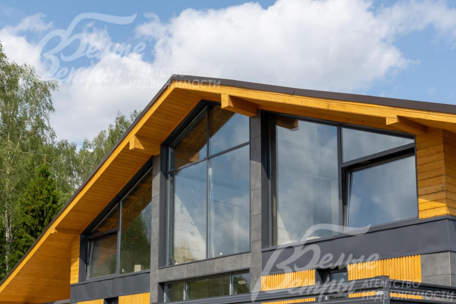 Двухкамерные окна с усилением и закаленным стеклом.