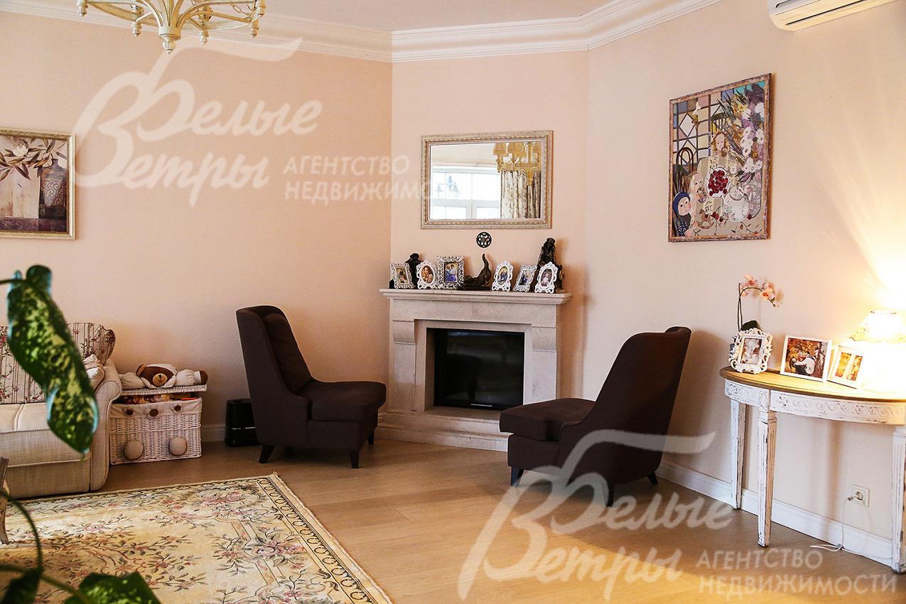 Камин в гостиной