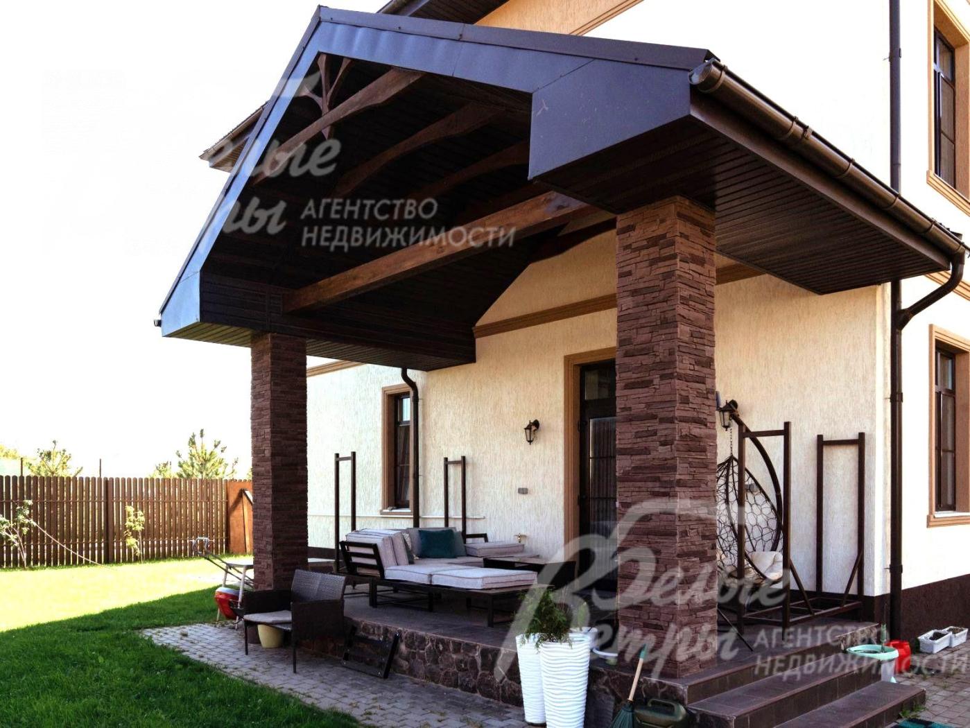 Крытая терраса с зоной отдыха