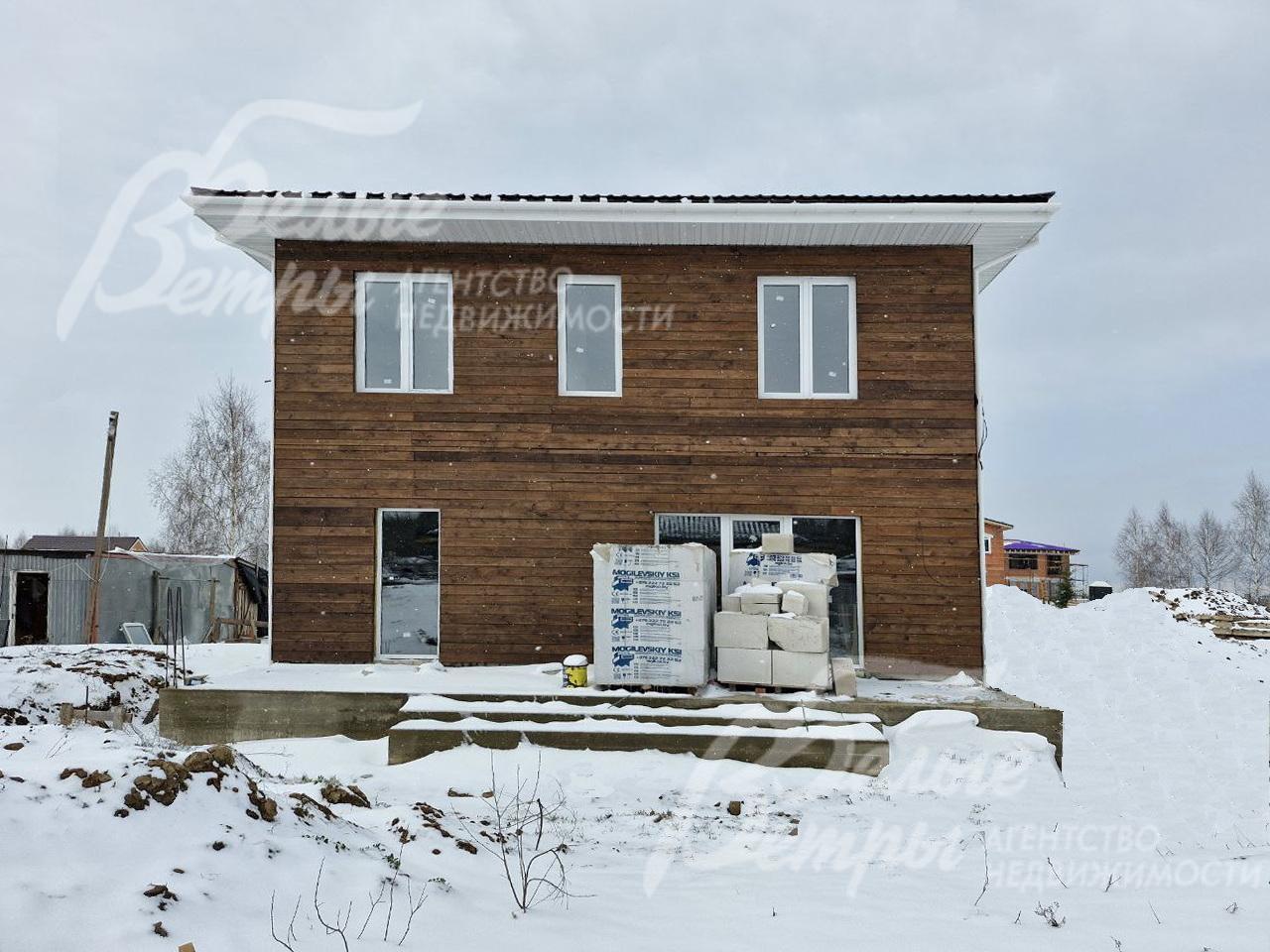 Современная облицовка фасада планкеном из лиственницы естественного цвета