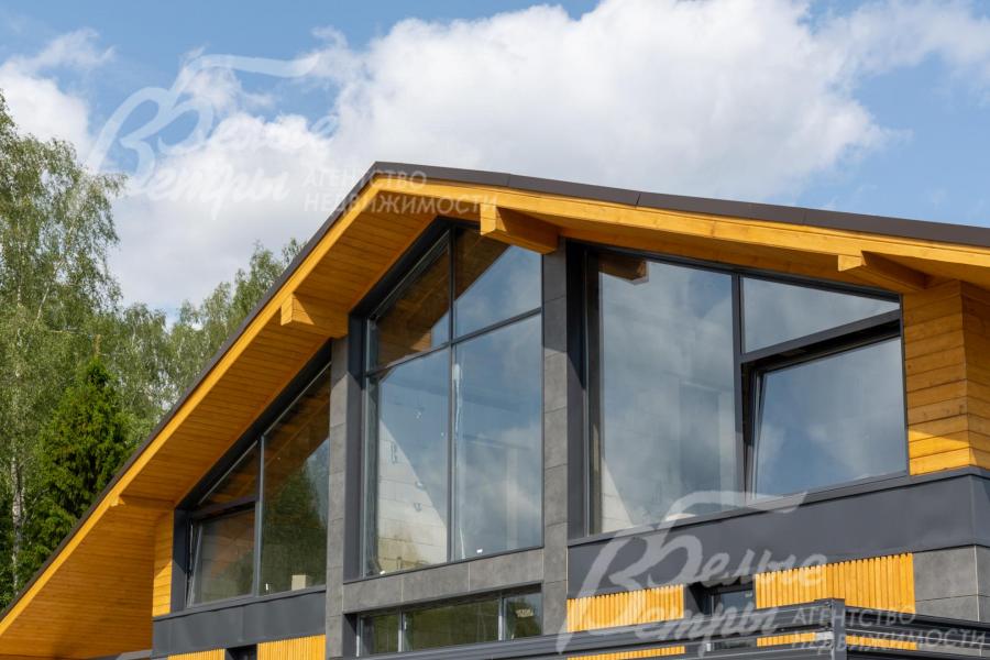 Двухкамерные окна с усилением и закаленным стеклом.