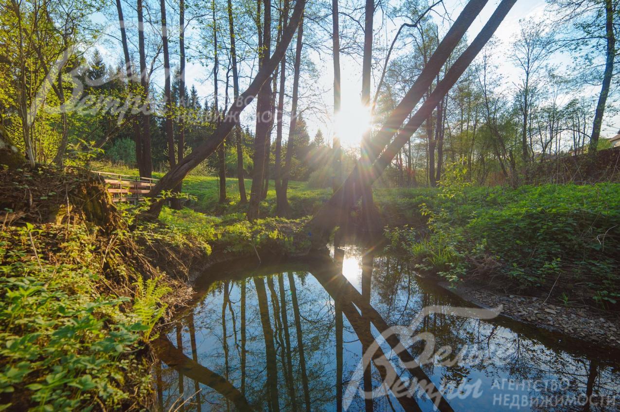 Зона отдыха у водоёма