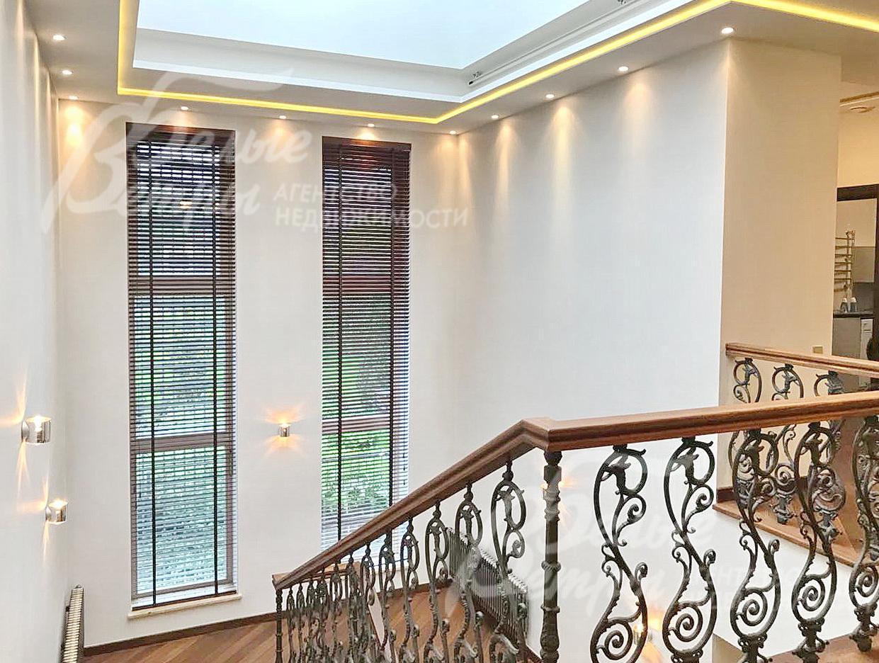 Лестничный холл 2-го этажа.