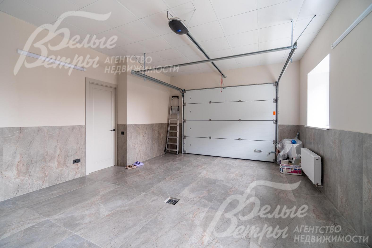 Современный гараж с отделкой керамогранитом