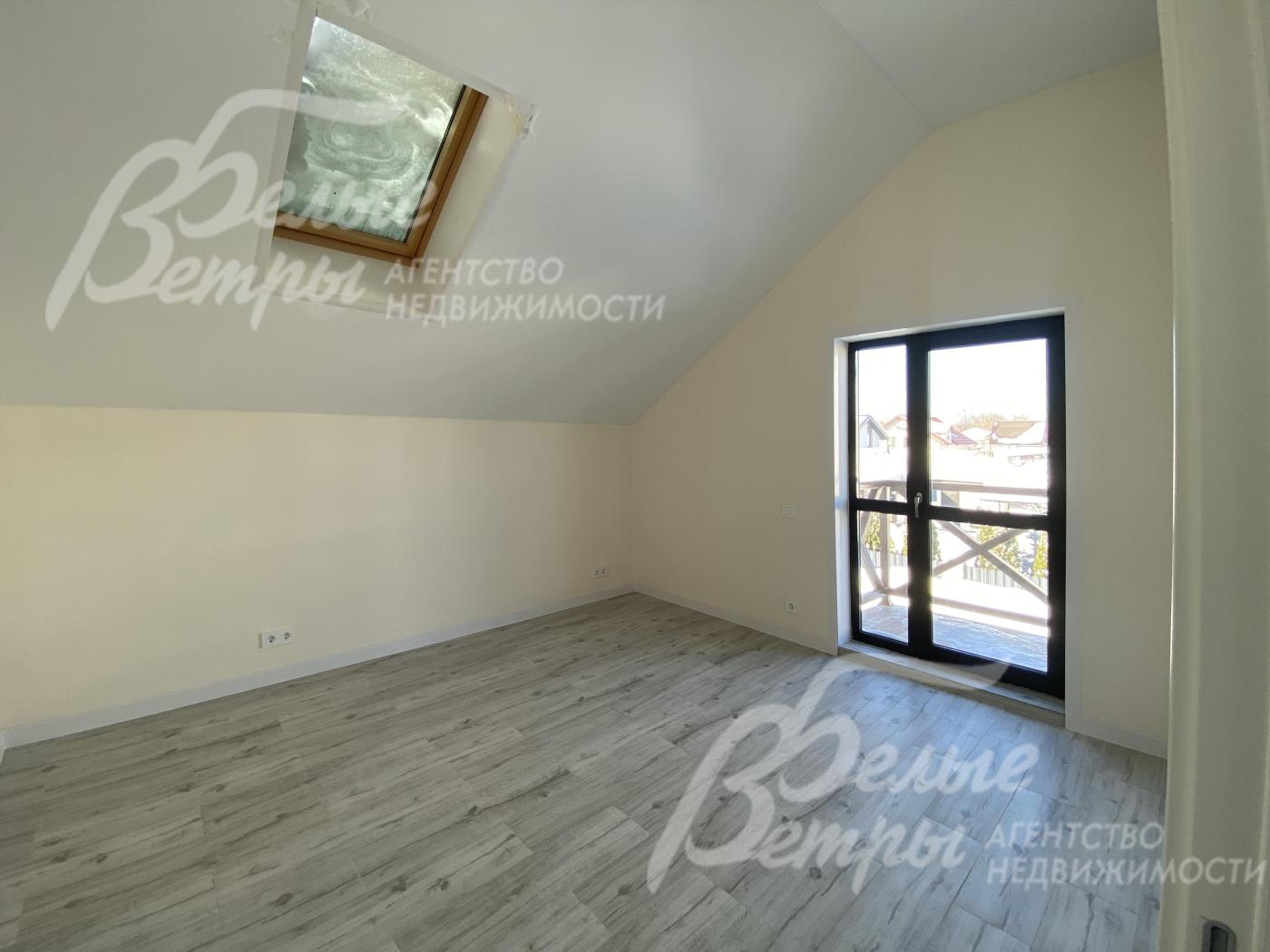 выход из спальни на балкон