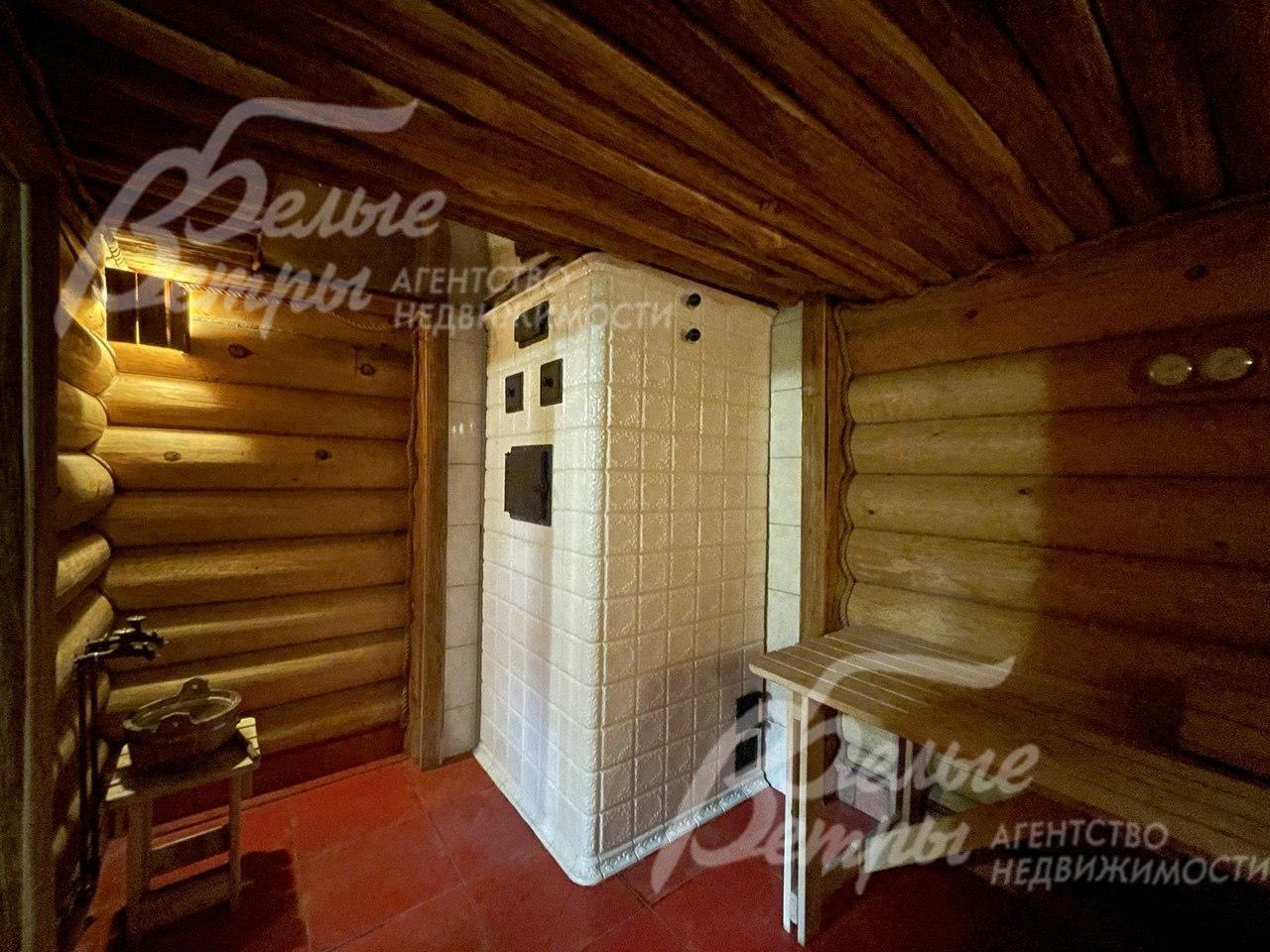 Печь в парной облицована изразцами