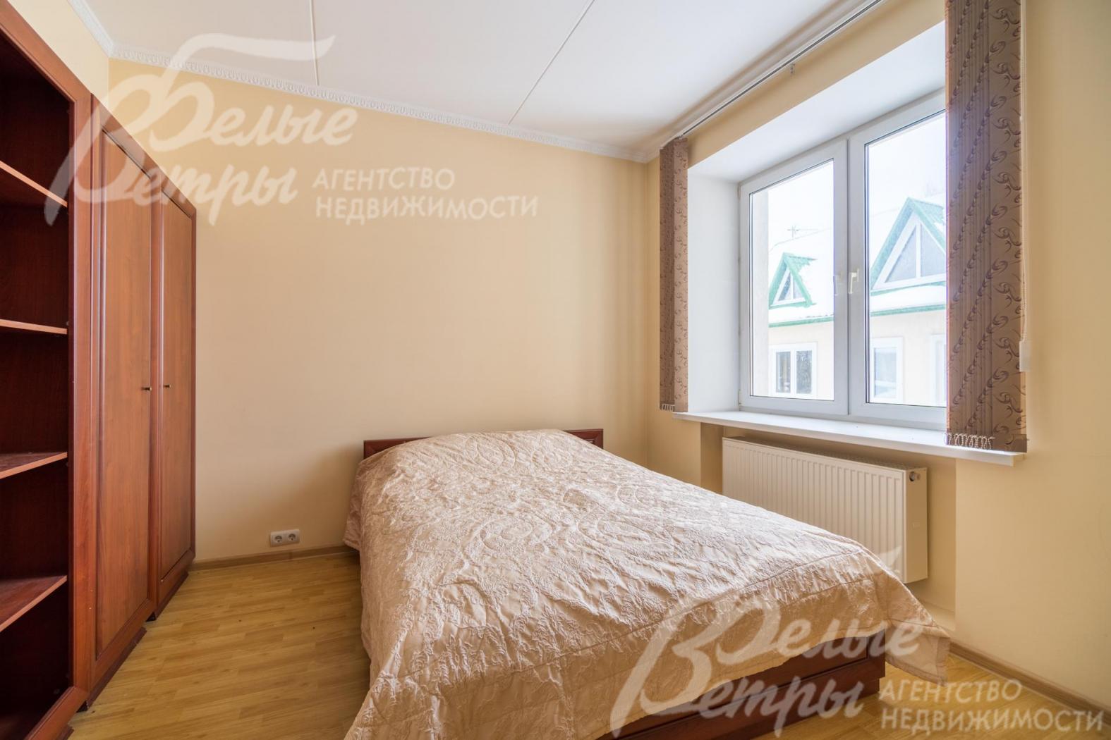 Спальня 12.6 кв.м на 1-ом этаже дома.