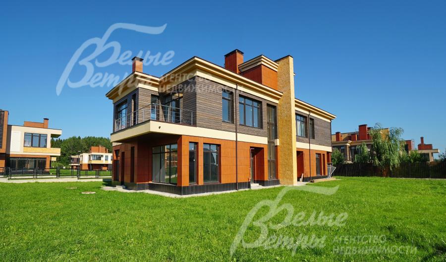 Секция твинхауса с эксплуатируемой кровлей