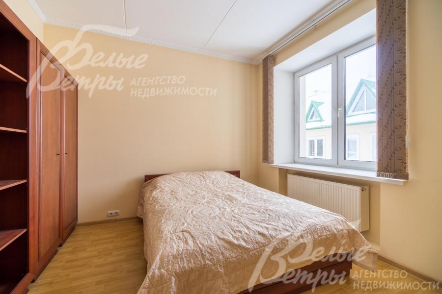 Спальня 12.6 кв.м на 1-ом этаже дома.