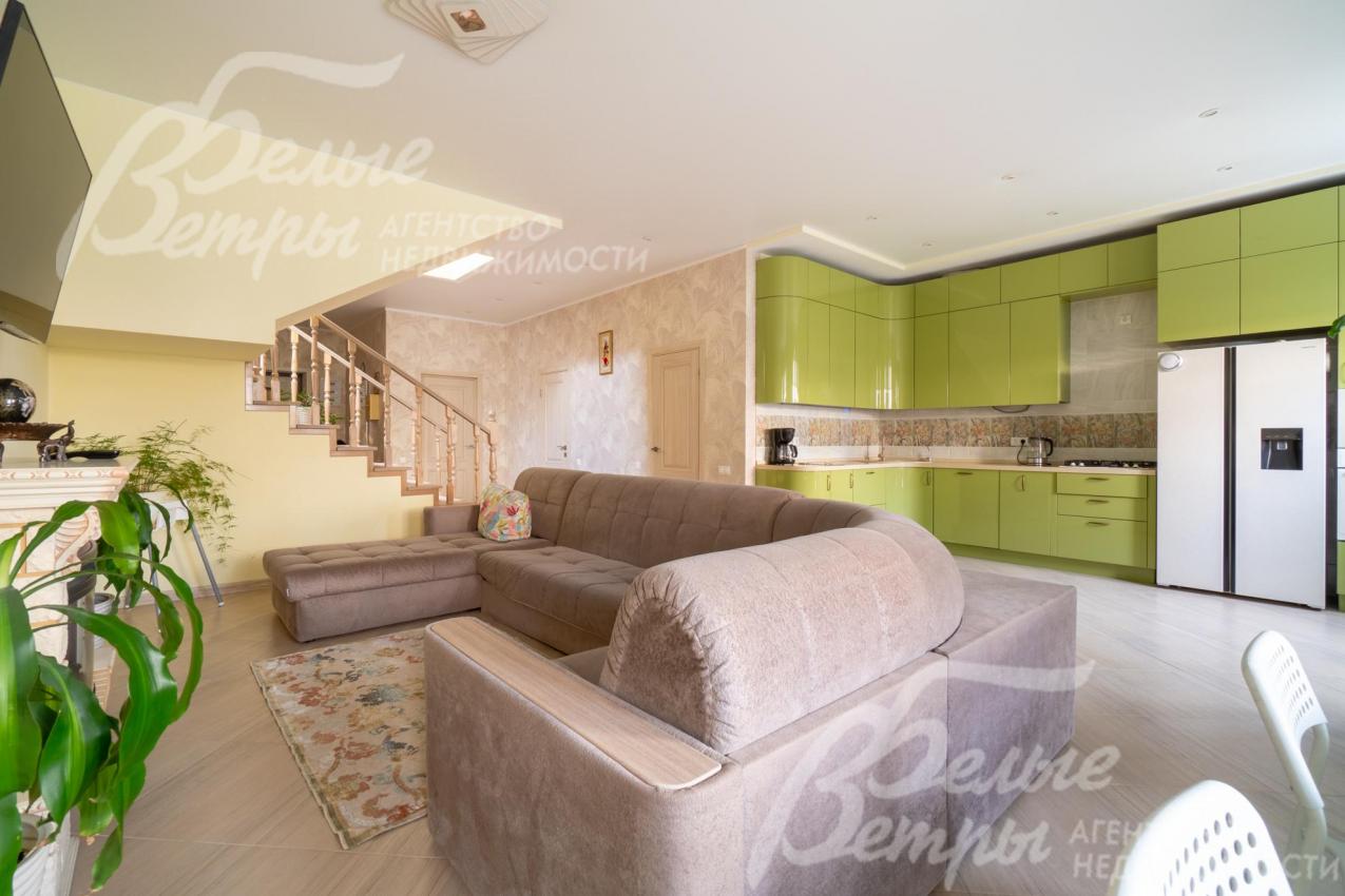 Открытое пространство, зонированное на кухню и гостиную