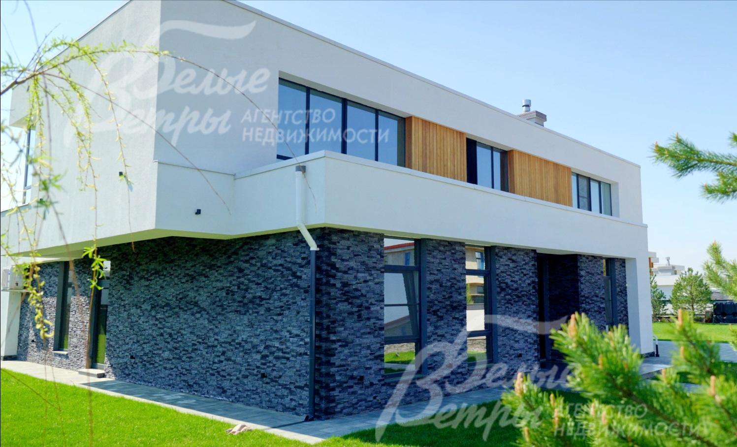 Фасад -искусственный камень, планкен лиственницы, штукатурка