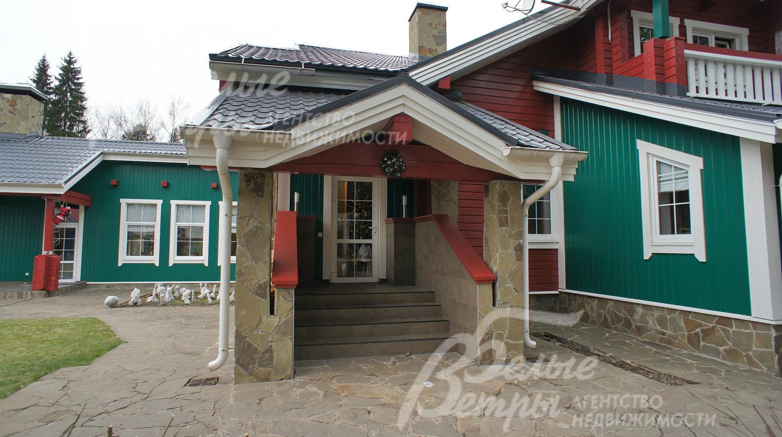 Парадный вход в дом