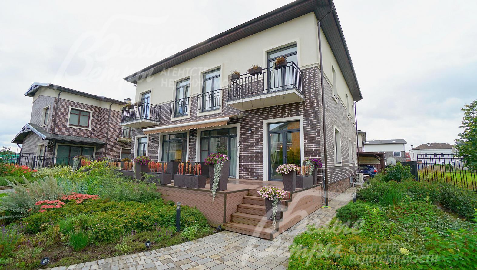 Дом из кирпича, облицован клинкерной плиткой