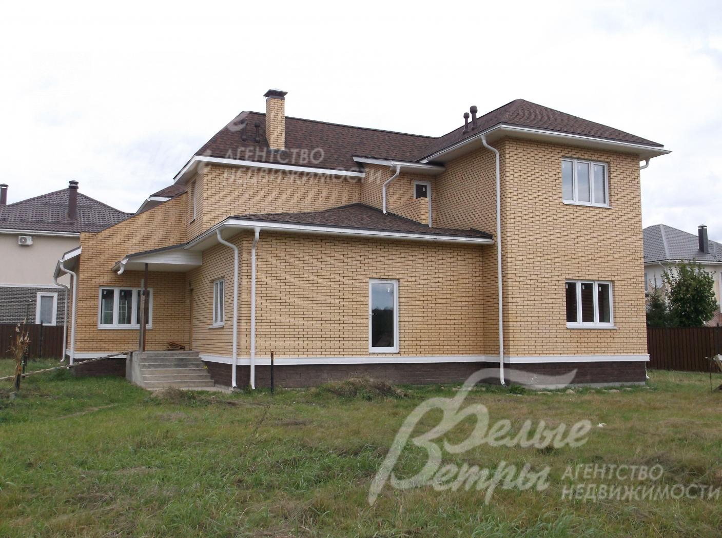 Дом площадью 370 кв.м в коттеджном поселке бизнес класса Усадьба Жодочи