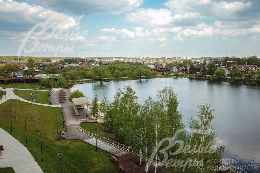 Озера на территории поселка Александровы пруды