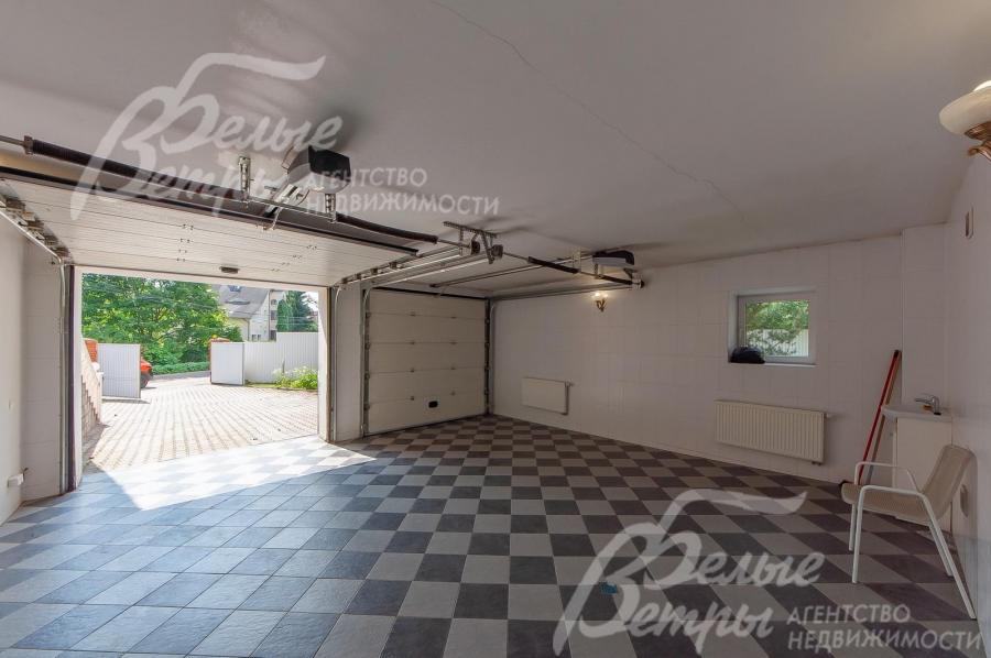 Гараж на 2 машины с автоматическими воротами.