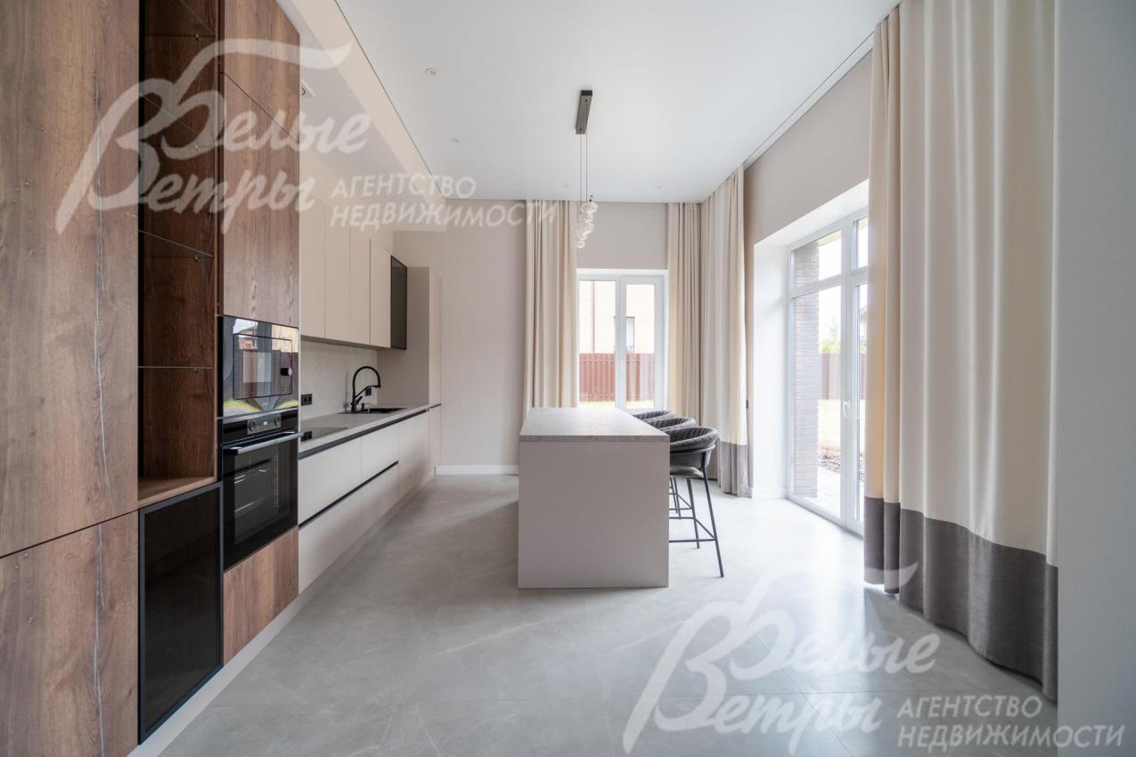 Кухня с готовым мебельным гарнитуром с островом