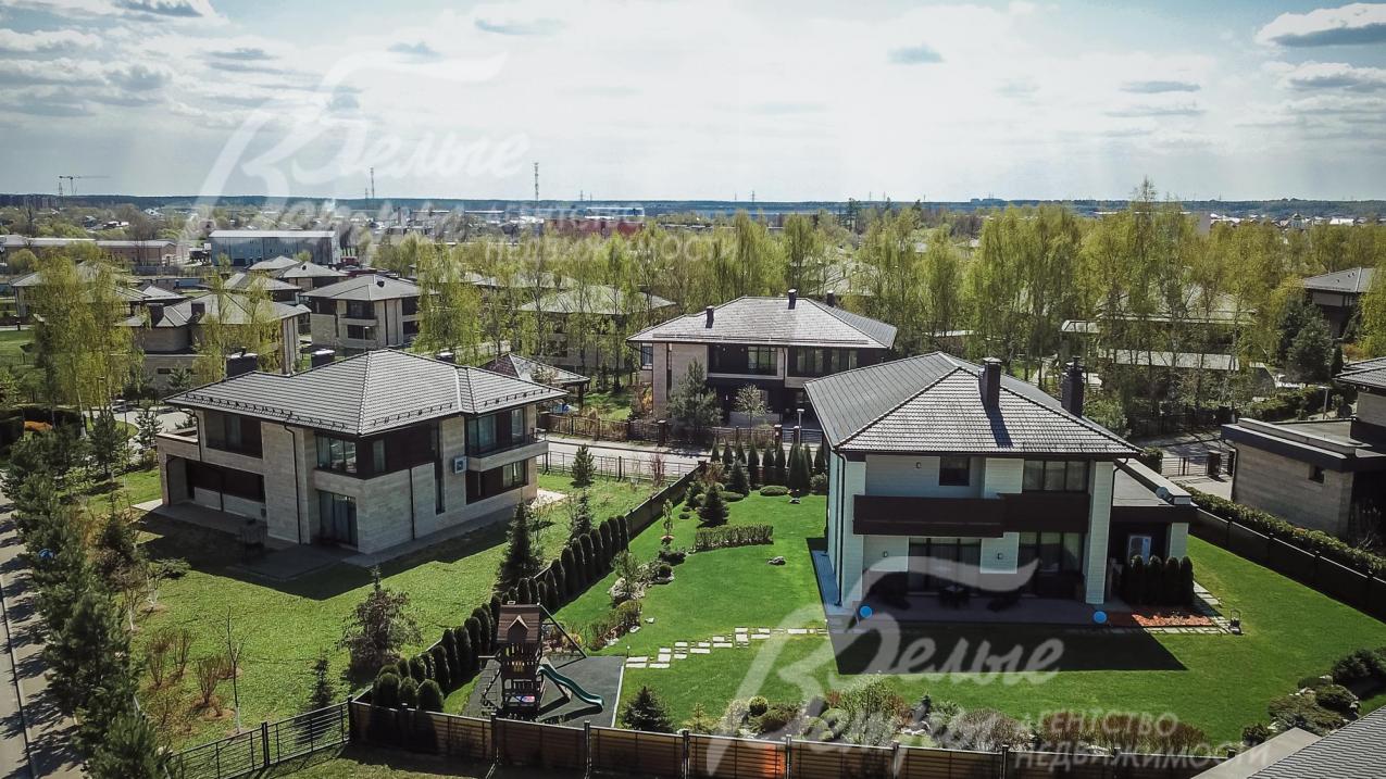 Вид на коттеджный поселок