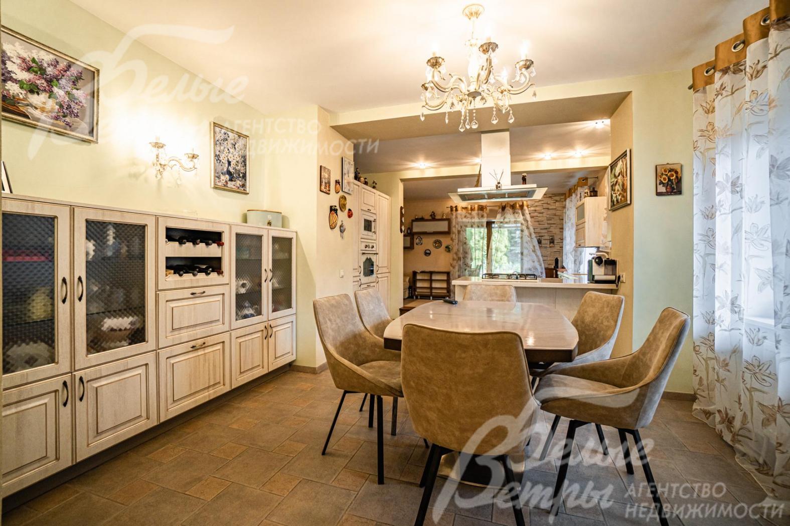 Дом с бассейном на лесном участке в КП Ели