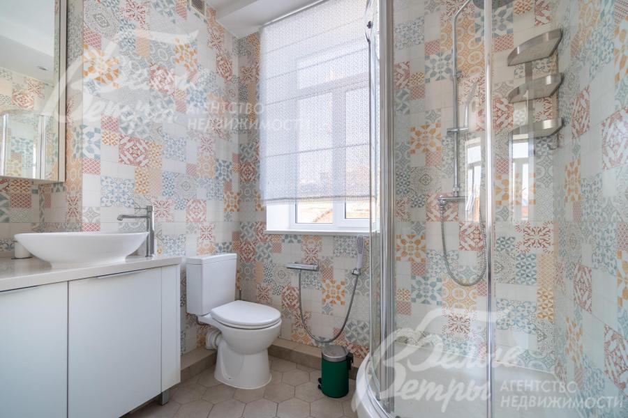 Санузел на втором этаже с душевой. В санузлах — сантехника европейских брендов