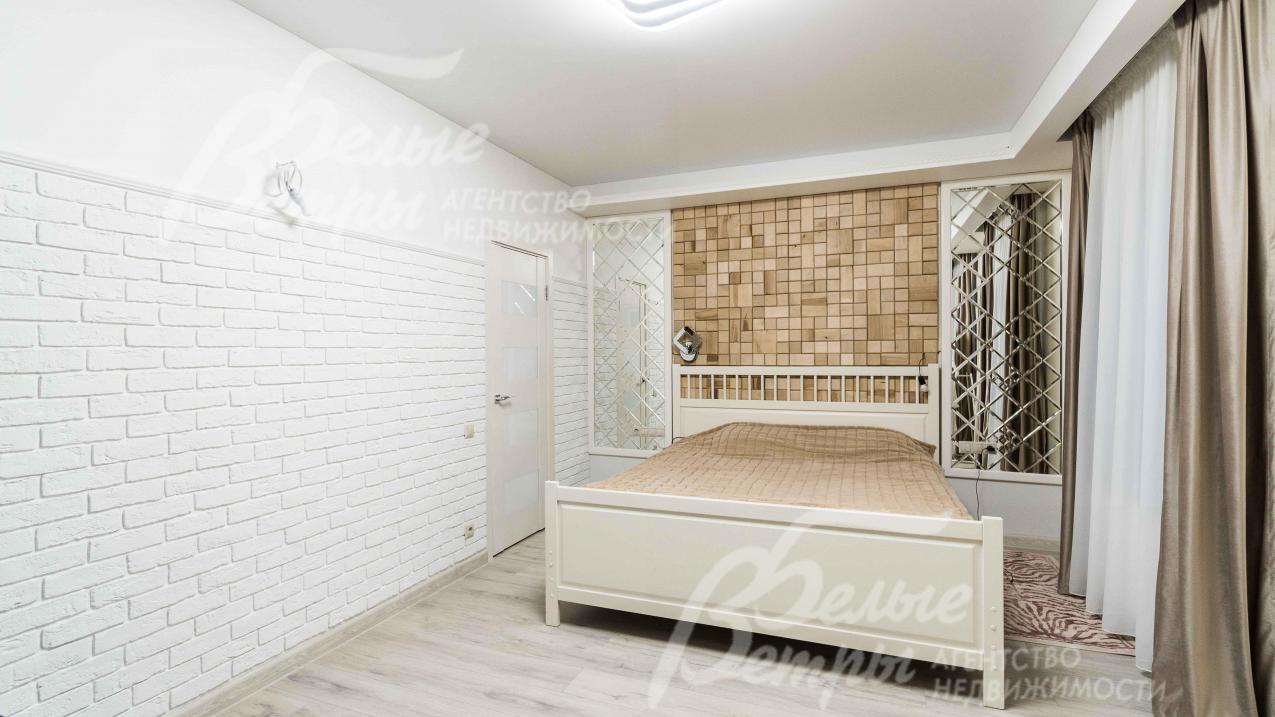 Мастер-спальня с гардеробной и санузлом на 2-ом этаже