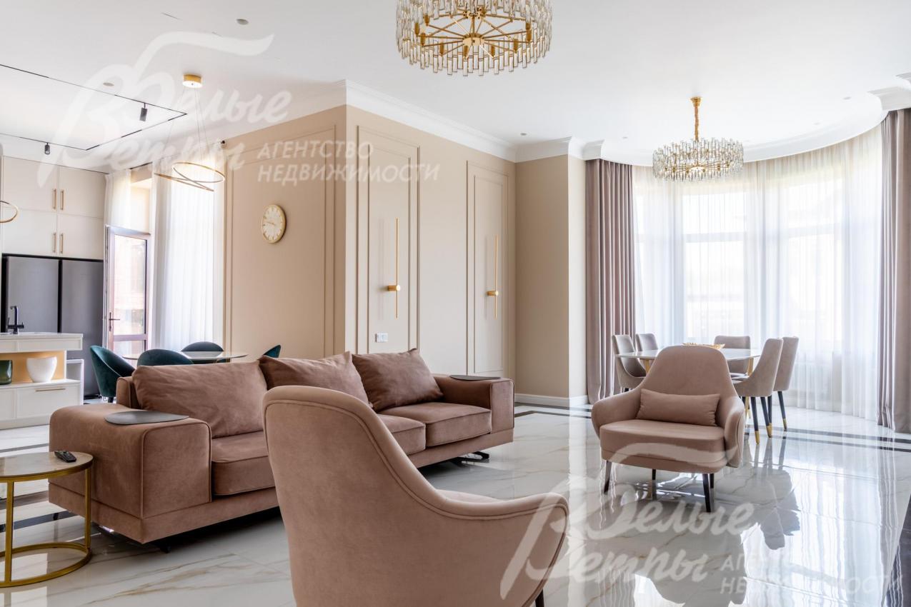 Роскошная отделка сочетает элементы ар-деко и современного дизайна