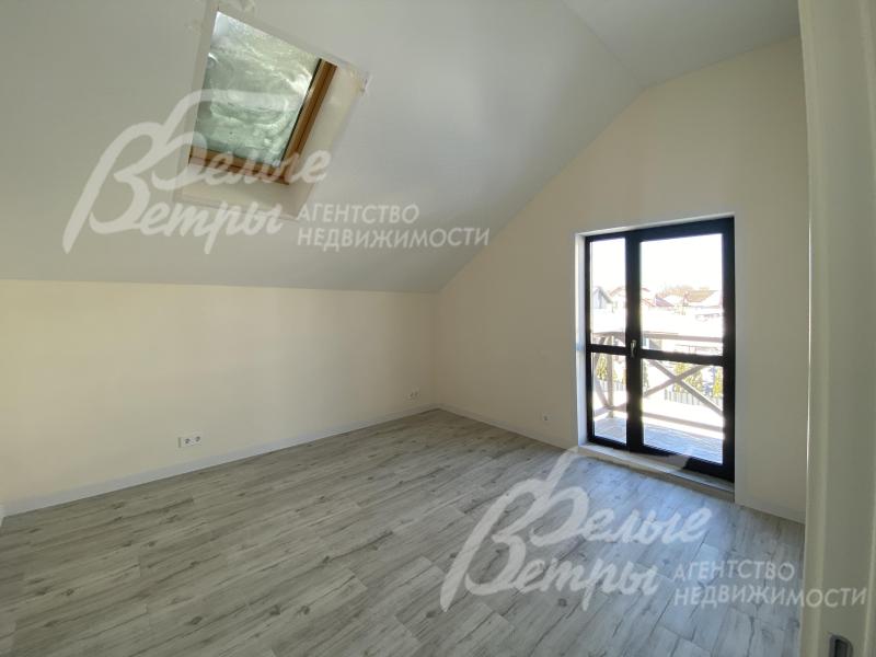 выход из спальни на балкон